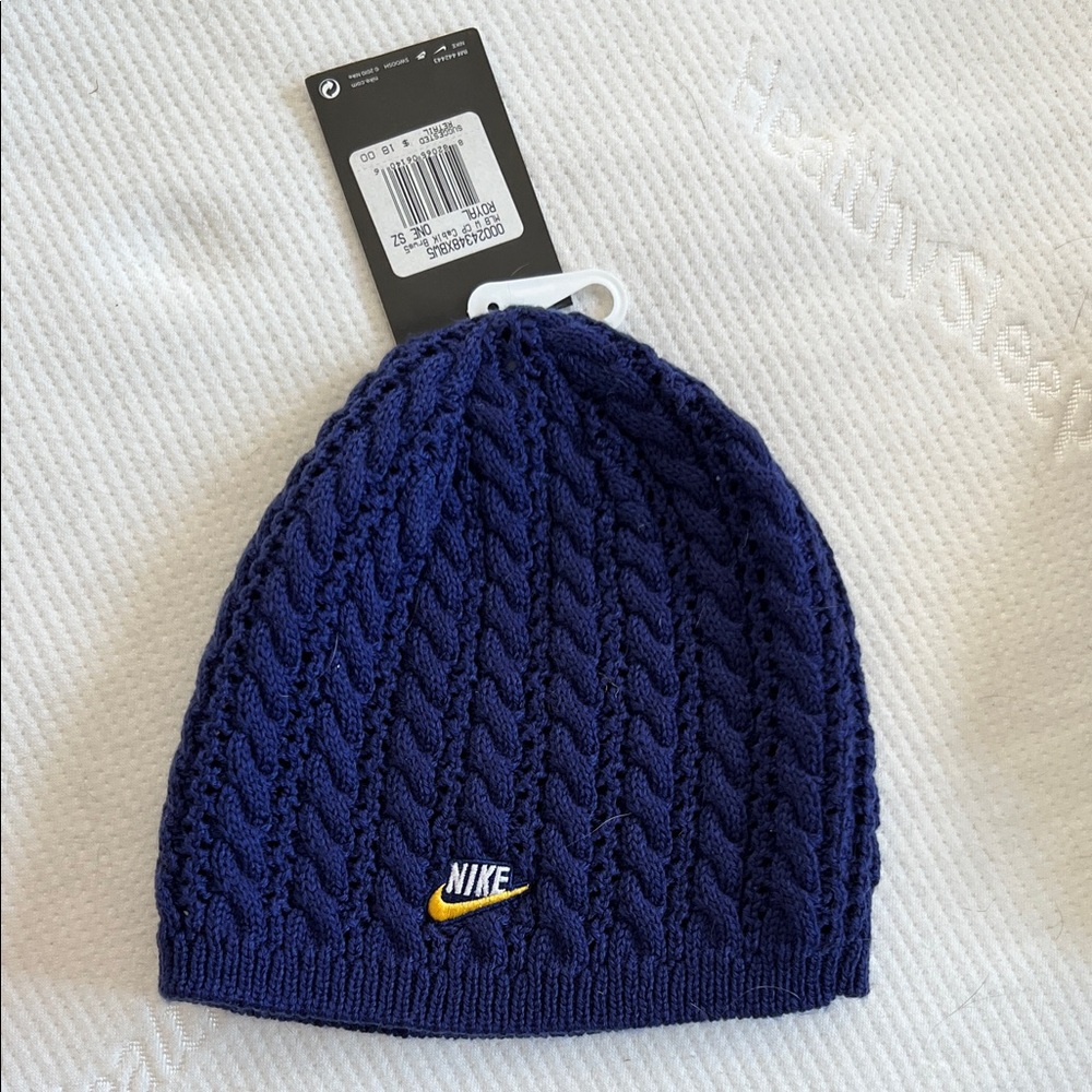 Women's Nike Milwaukee Brewers Knit Beanie NWT - Picture 2 of 5